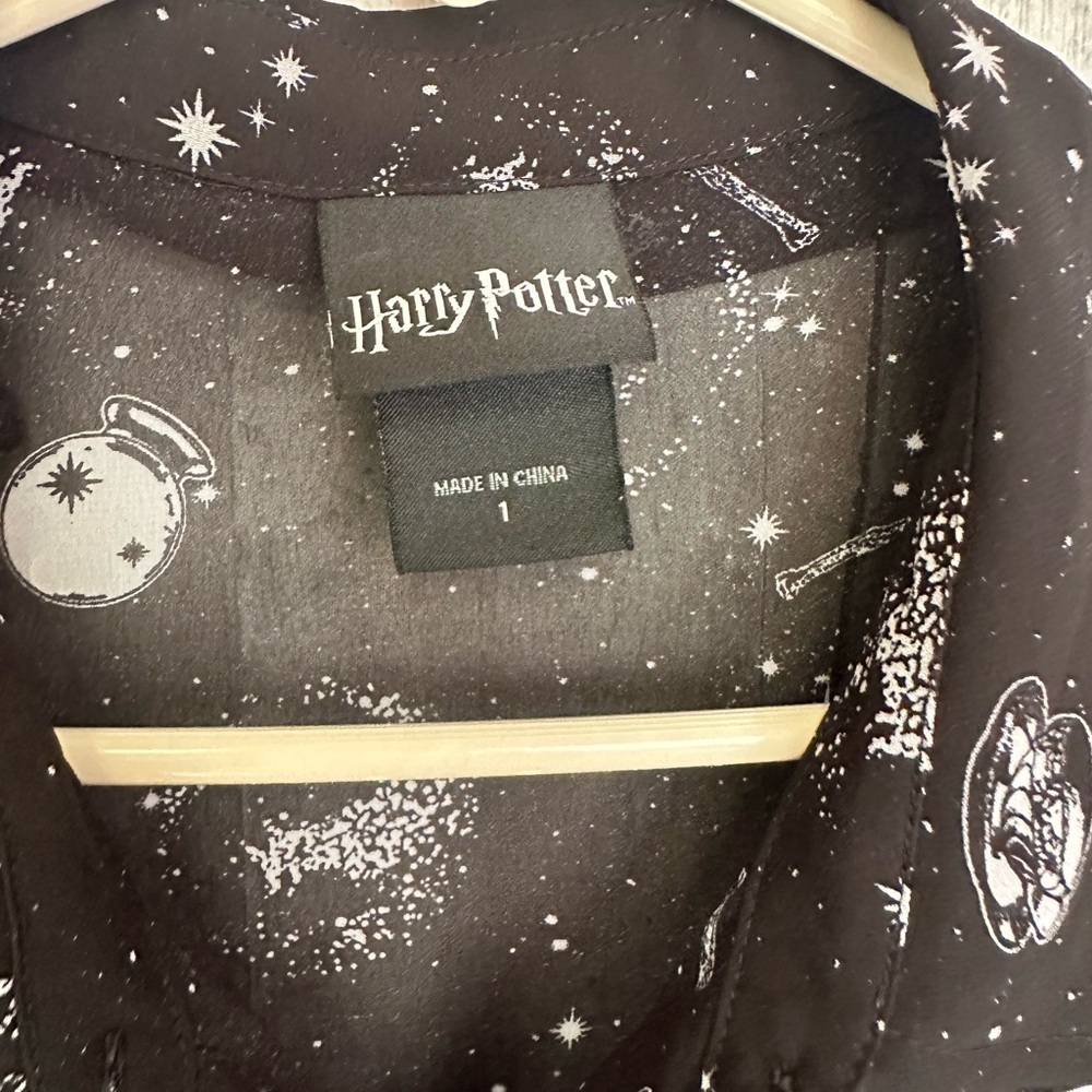Torrid Harry Potter Star & Wand Blouse size 1 - Picture 5 of 5